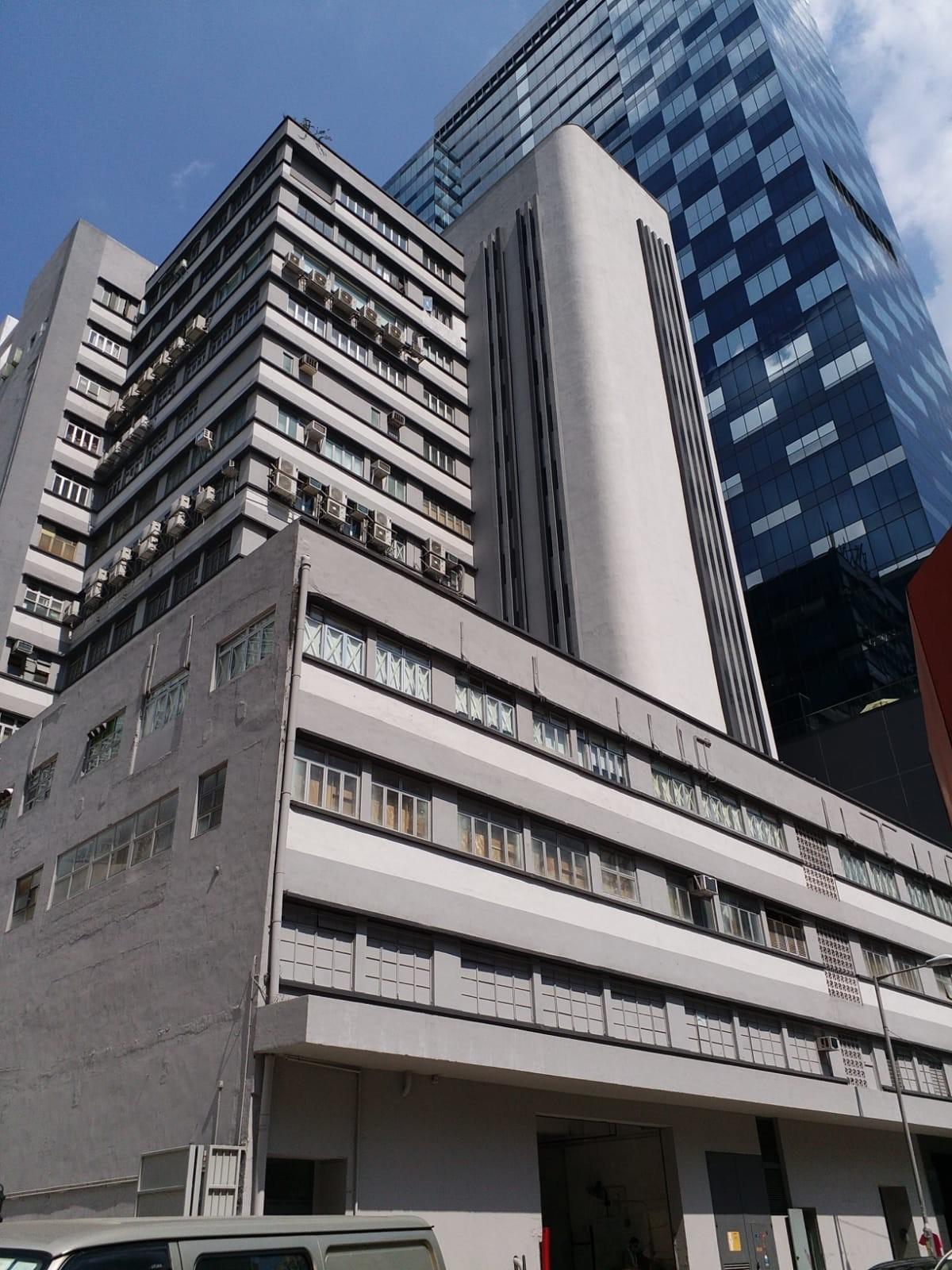荃灣半山街工廈地下全層連4個車位,以意向售價1.2億放售,平均呎價7,059元,物業同時放租,月租28萬。