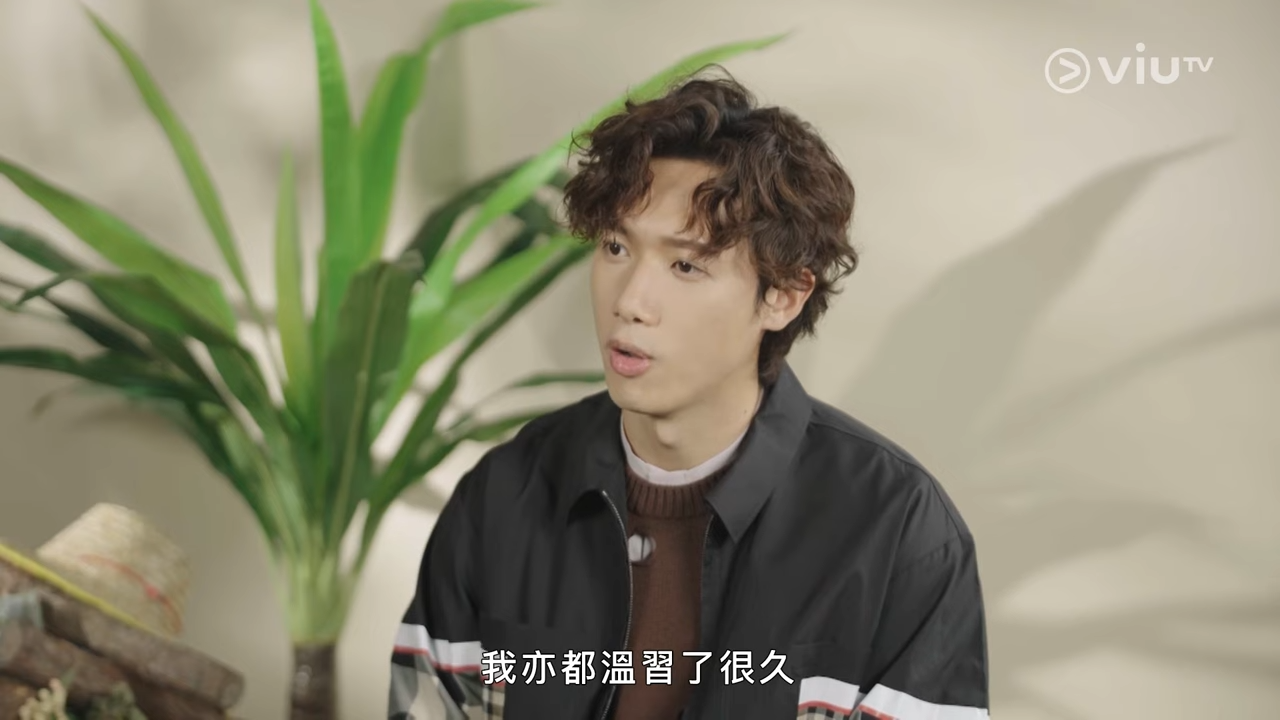 Stanley拍下短片為《野人老師》宣傳。