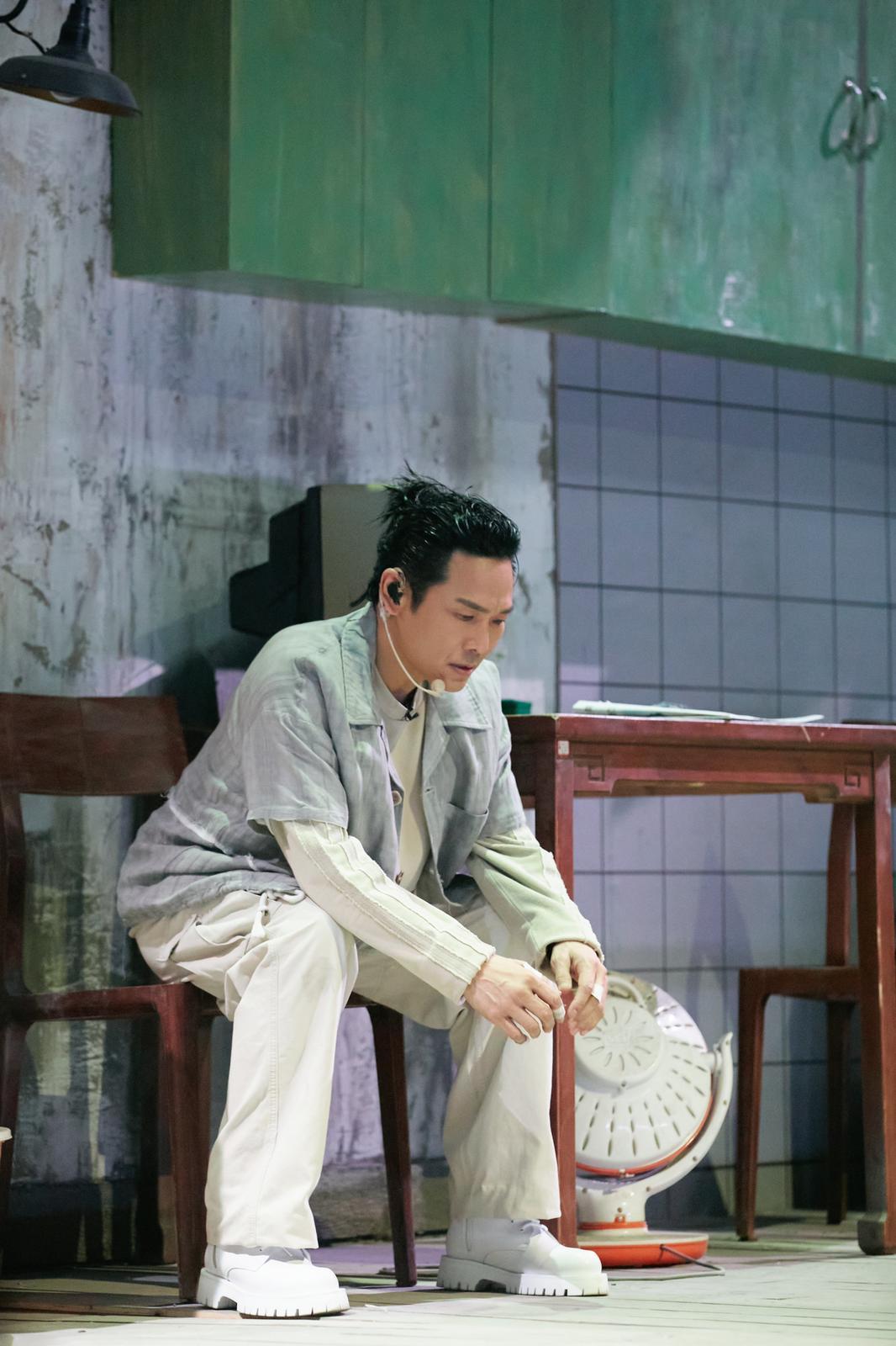 杜德偉為內地節目《披荊斬棘2》的最新一集,進行第三次公演。