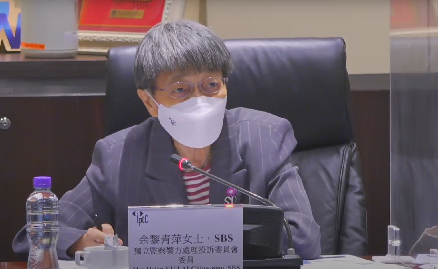 余黎青萍認為本港電視及電影色情氾濫,須加强規管。