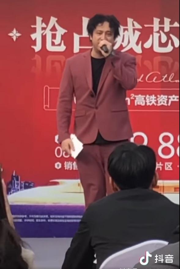張致恒早前在內地一樓盤活動上唱自家經典名作《死性不改》狂走音,惹來負評。