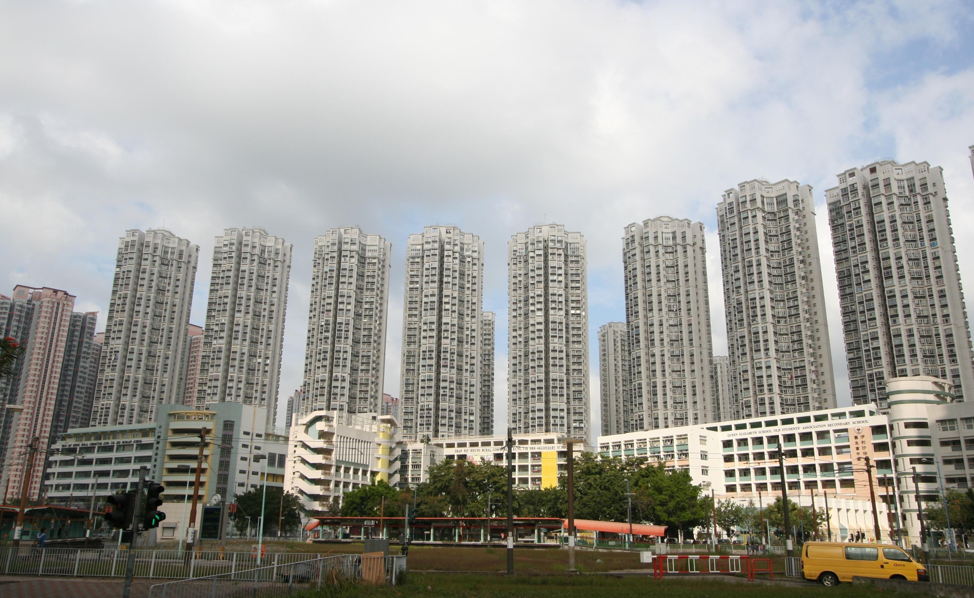 原本有意入市的年輕家庭客,見近期市況欠佳,遂轉買為租,以每月12,500元承租嘉湖山莊樂湖居中層三房企裝單位,待市況明朗後才入市。