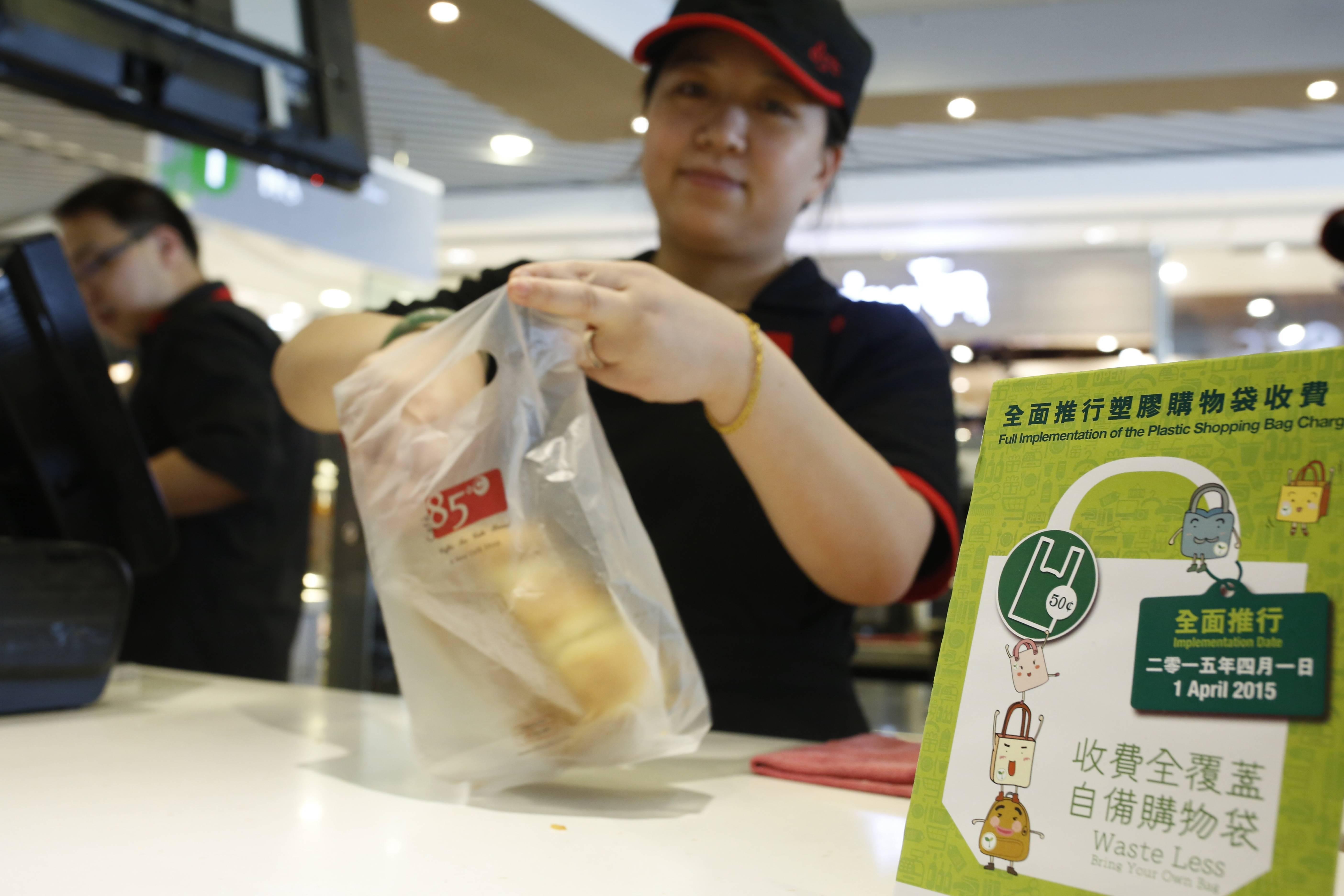 膠袋徵費|立法會通過收費加至1元 今年除夕實施 (更新)