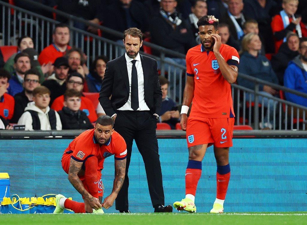 英格蘭右閘基爾獲加及列斯占士先後受傷