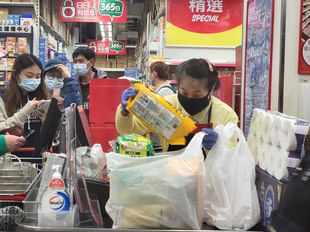 膠袋徵費加至一元 冷凍食品豁免取消 擬除夕起實施