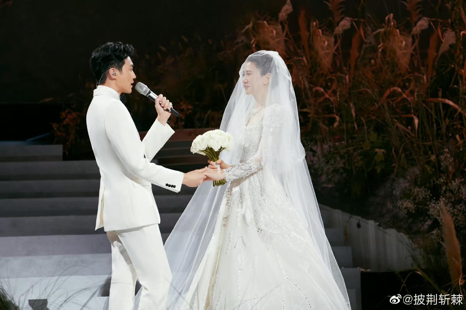 張智霖袁詠儀千人見證下補辦婚禮場面感動 Am730