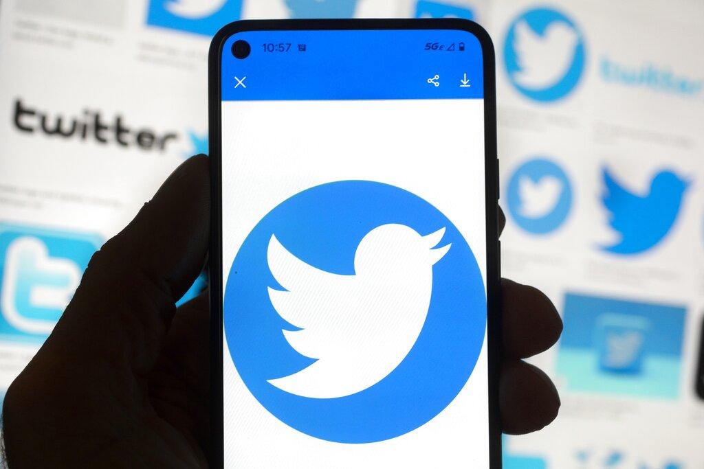 經過網民投票後,特朗普Twitter帳戶獲解封。(美聯社)