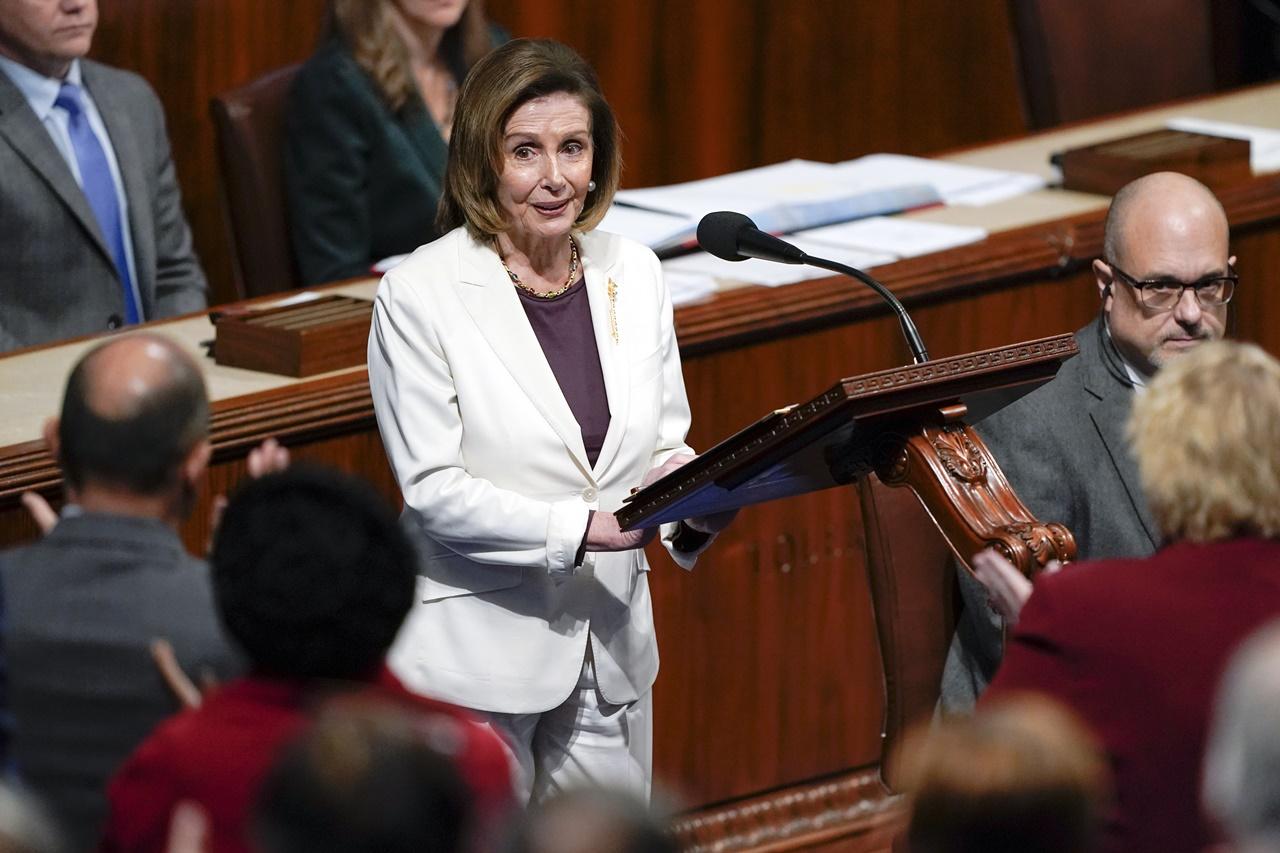 佩洛西不再競逐眾議院民主黨領袖,拜登讚揚其貢獻。(AP)