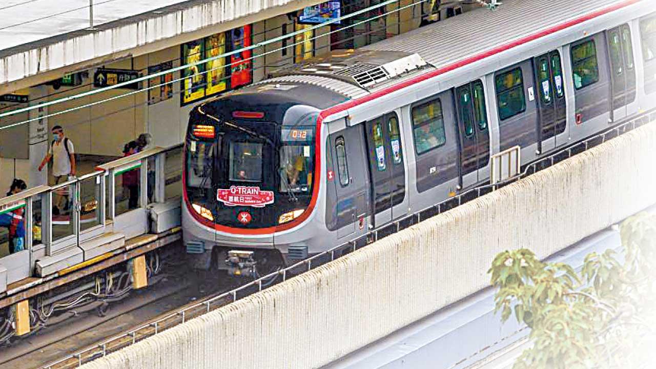 Q-Train觀塘綫首行駛 700鐵路迷見證大表興奮