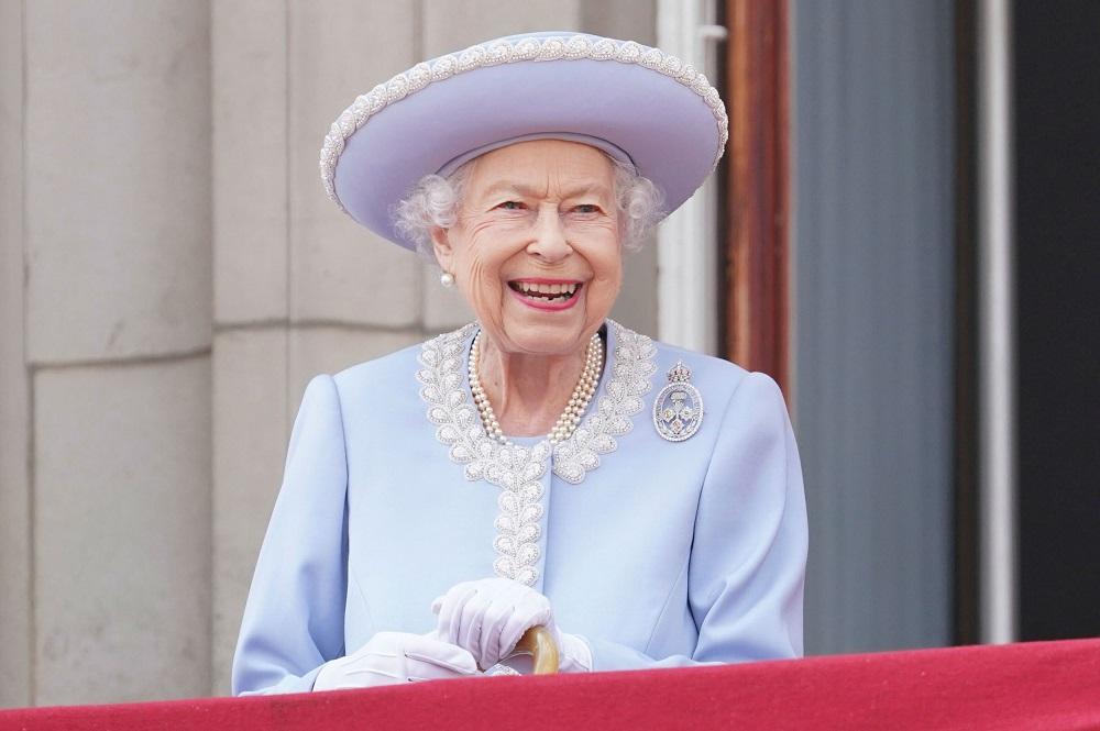 英女王伊利沙伯二世非常欣賞湯告魯斯。