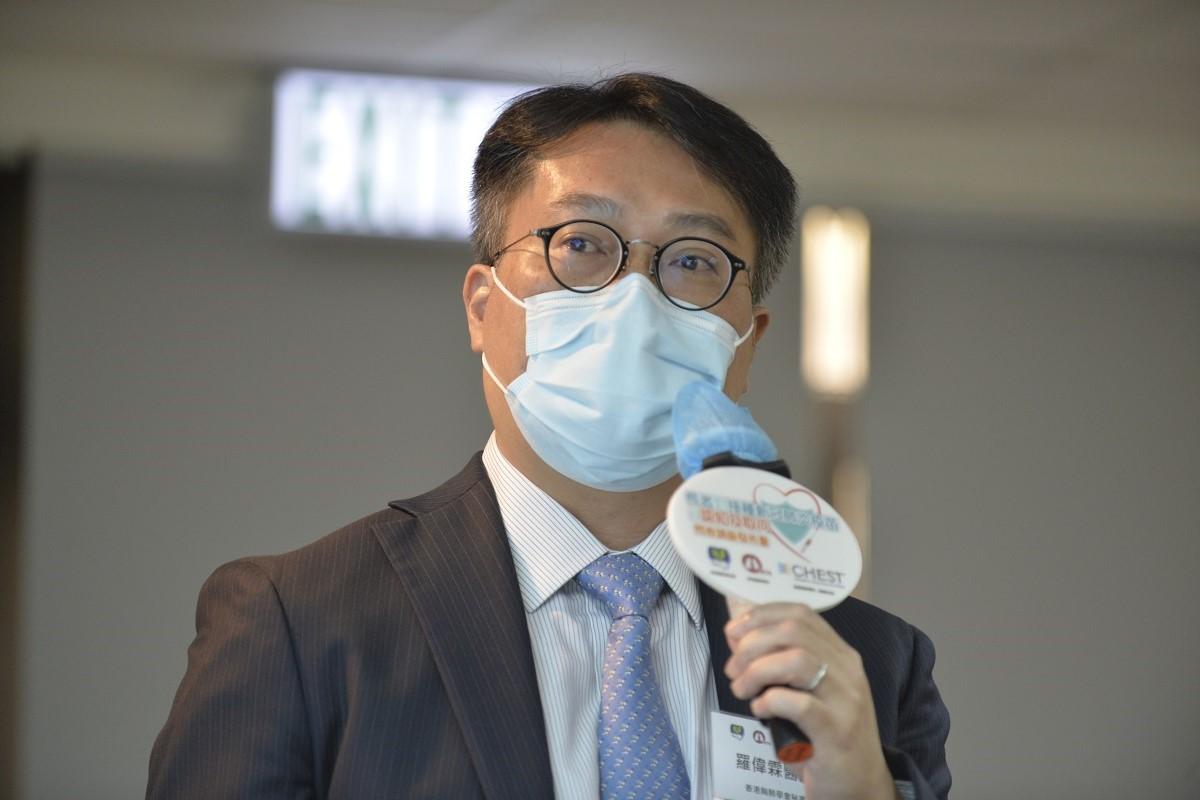 羅偉霖強調,曾確診長者仍應合共接種三劑新冠疫苗。(機構提供)