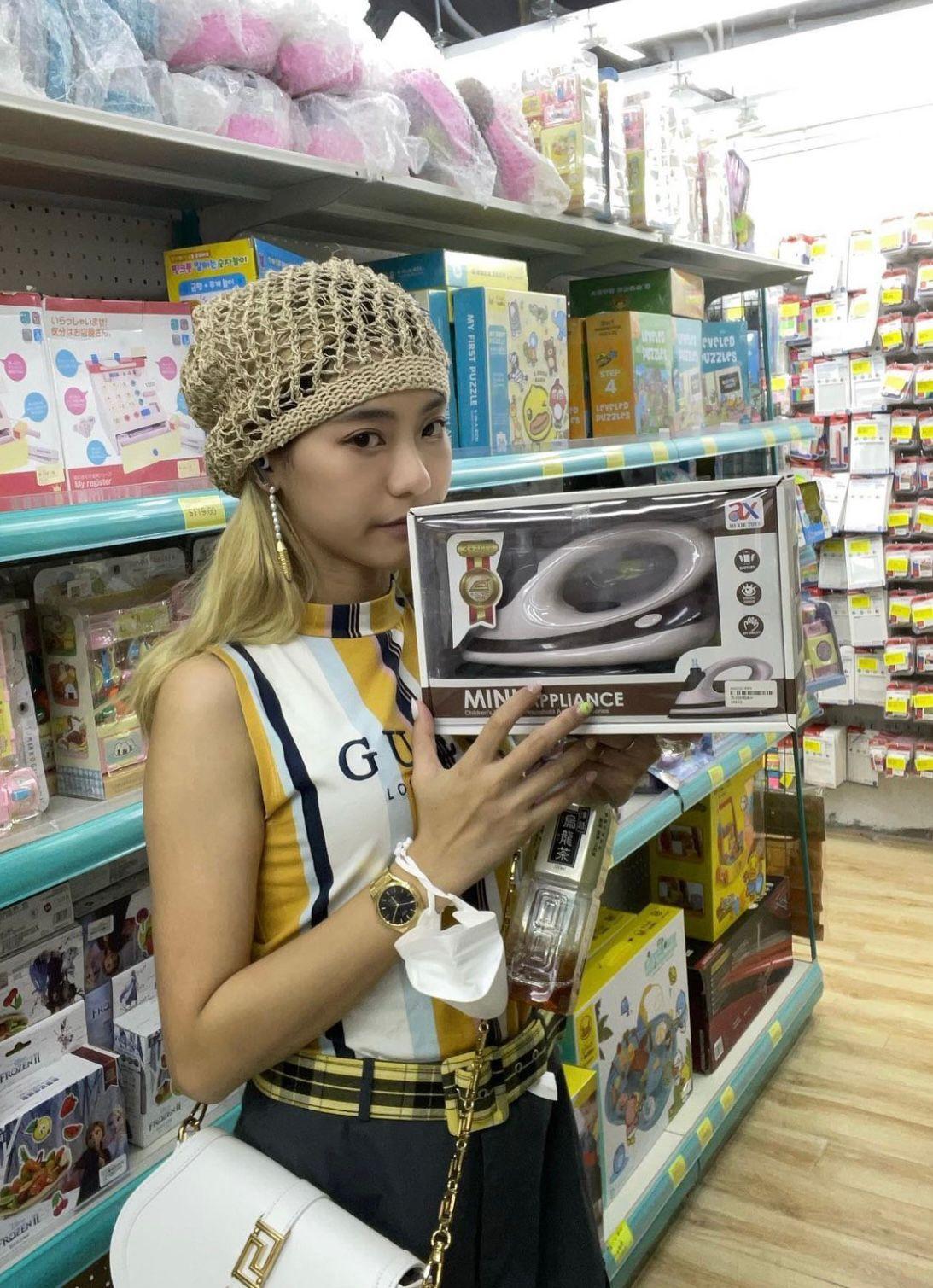 Jace今日更新IG,表示閒逛文具店是打發時間的最佳活動。