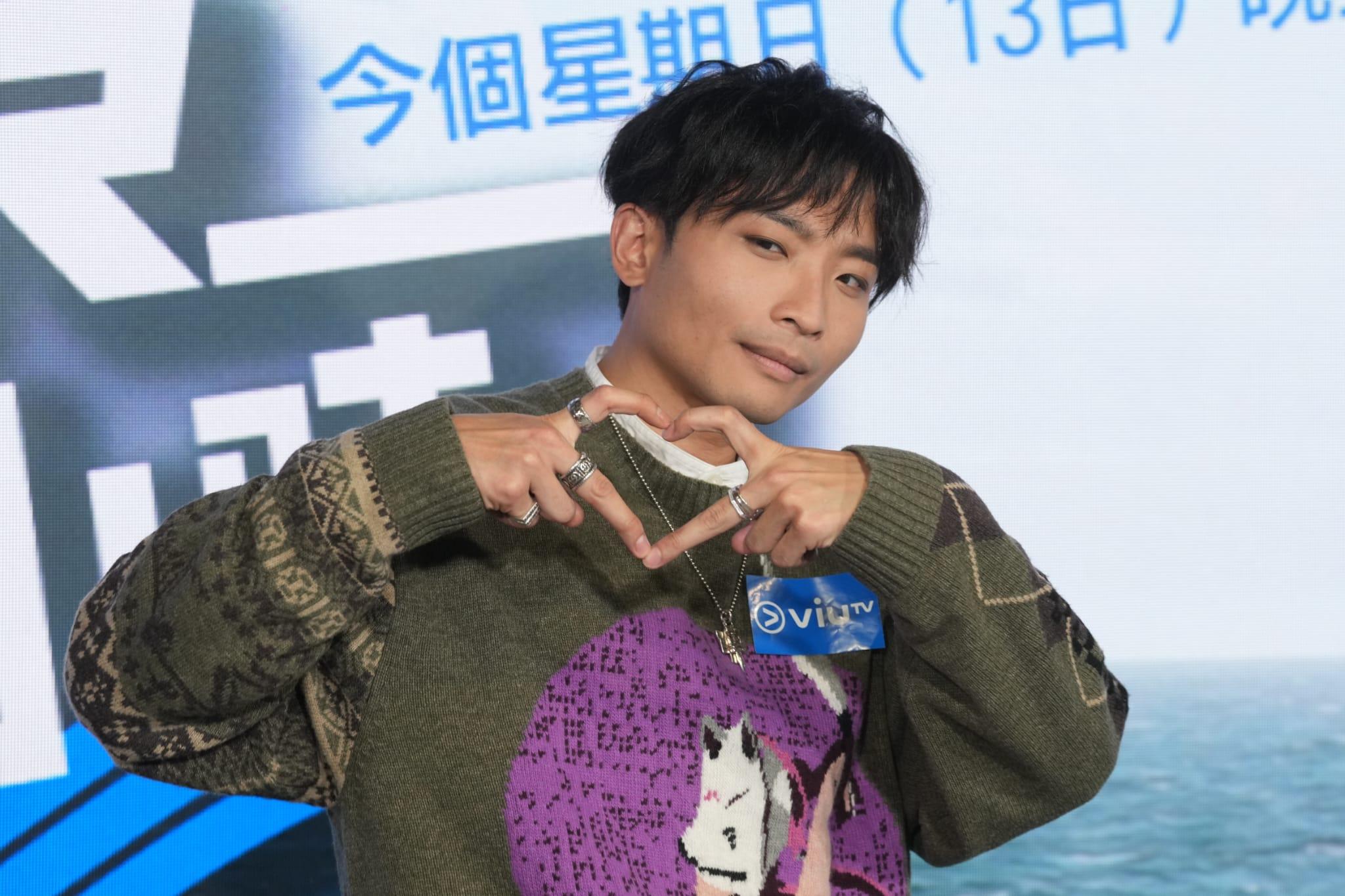 Dee出海拍攝不忘舞台劇。(陳奕釗攝)