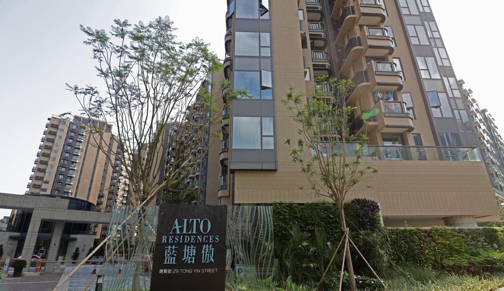 將軍澳半新盤藍塘傲一個鳳凰樓單位,新近獲買家「零議價」承接,成交價3,500萬元,呎價34,722元,不單呎價創屋苑新高,更破全區二手紀錄。