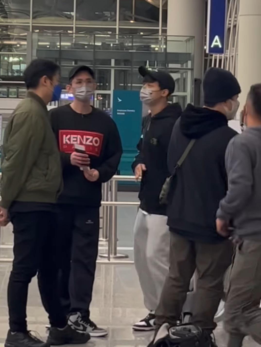 Lokman、AK昨晚與多位工作人員到機場辦理登機手續。(網上照片)