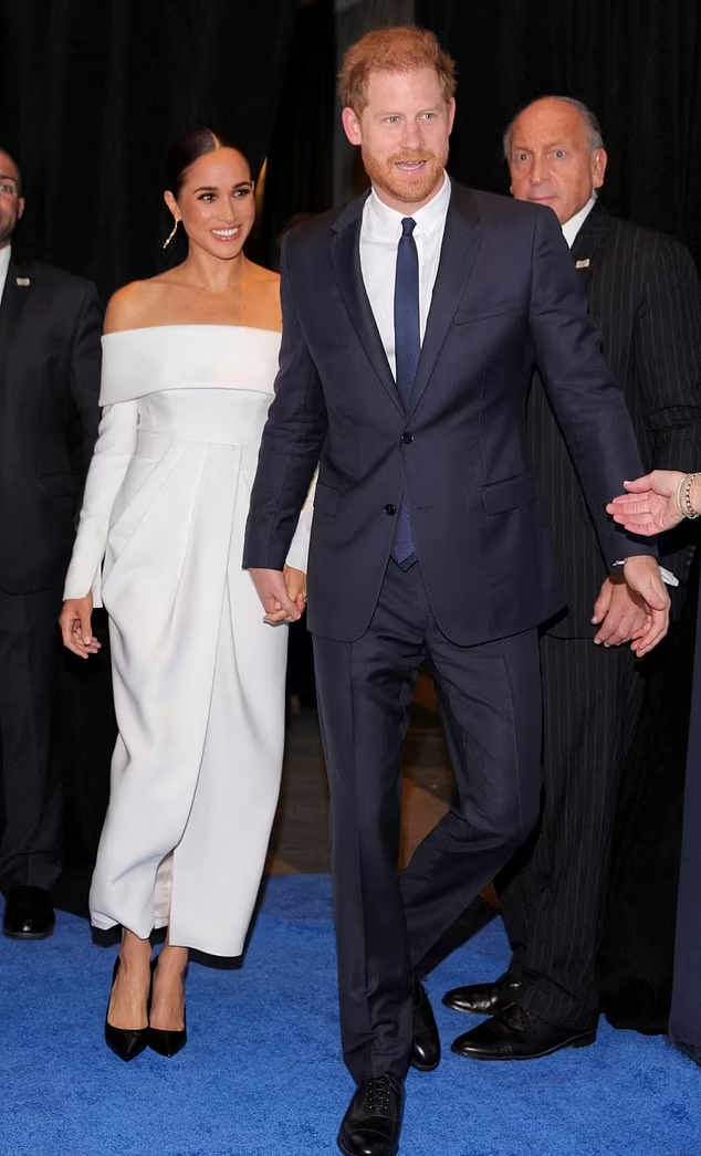 亨利與夫人梅根的Netflix紀錄片剛上架不久，亨利回憶錄已準備接續爆料。(路透社)