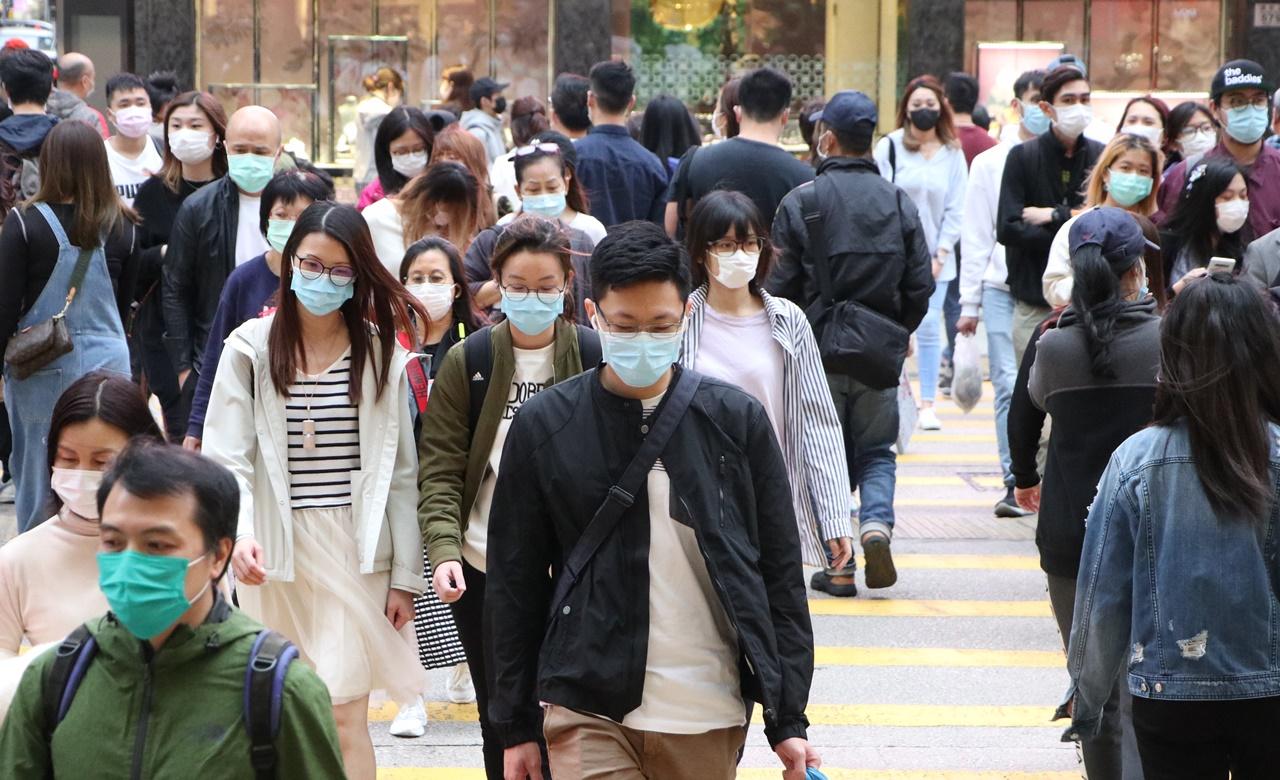 勞資雙方應討論是否希望無病徵員工上班。(資料圖片)