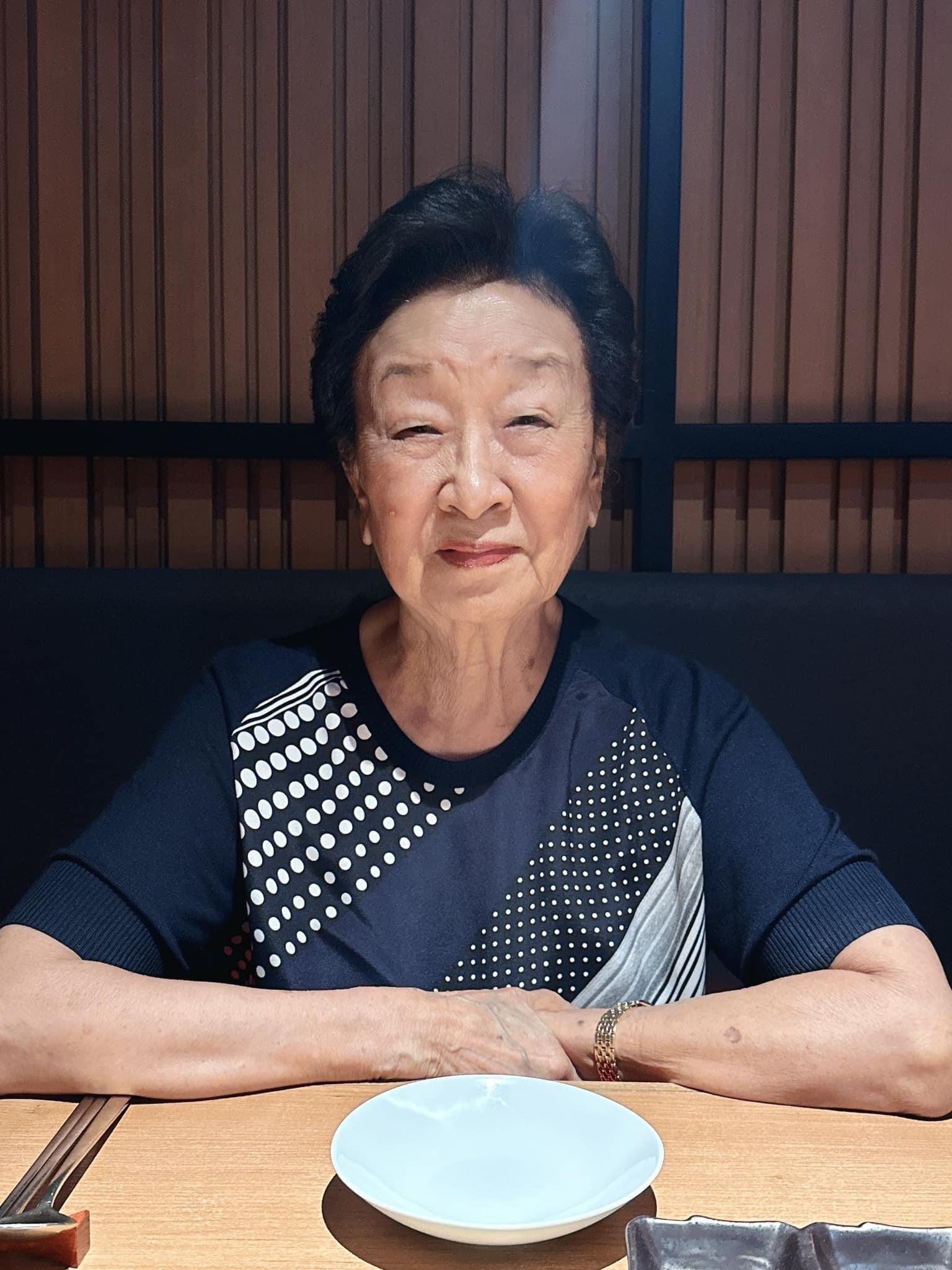 肇平兄啱餸嗎？88歲方太絕跡熒光幕 食韓燒公開生活照 - 香港高登討論區