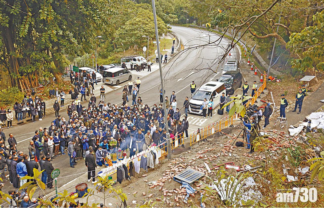 大埔巴士車禍後,死者家屬舉行路祭。(資料圖片)