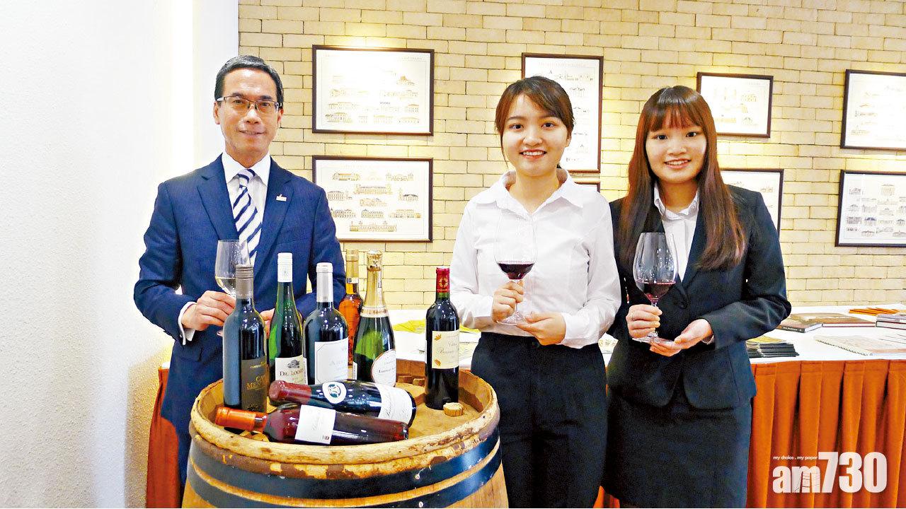 (左起)張俊文、楊寶盈及陳曉晴。(曾怡攝)