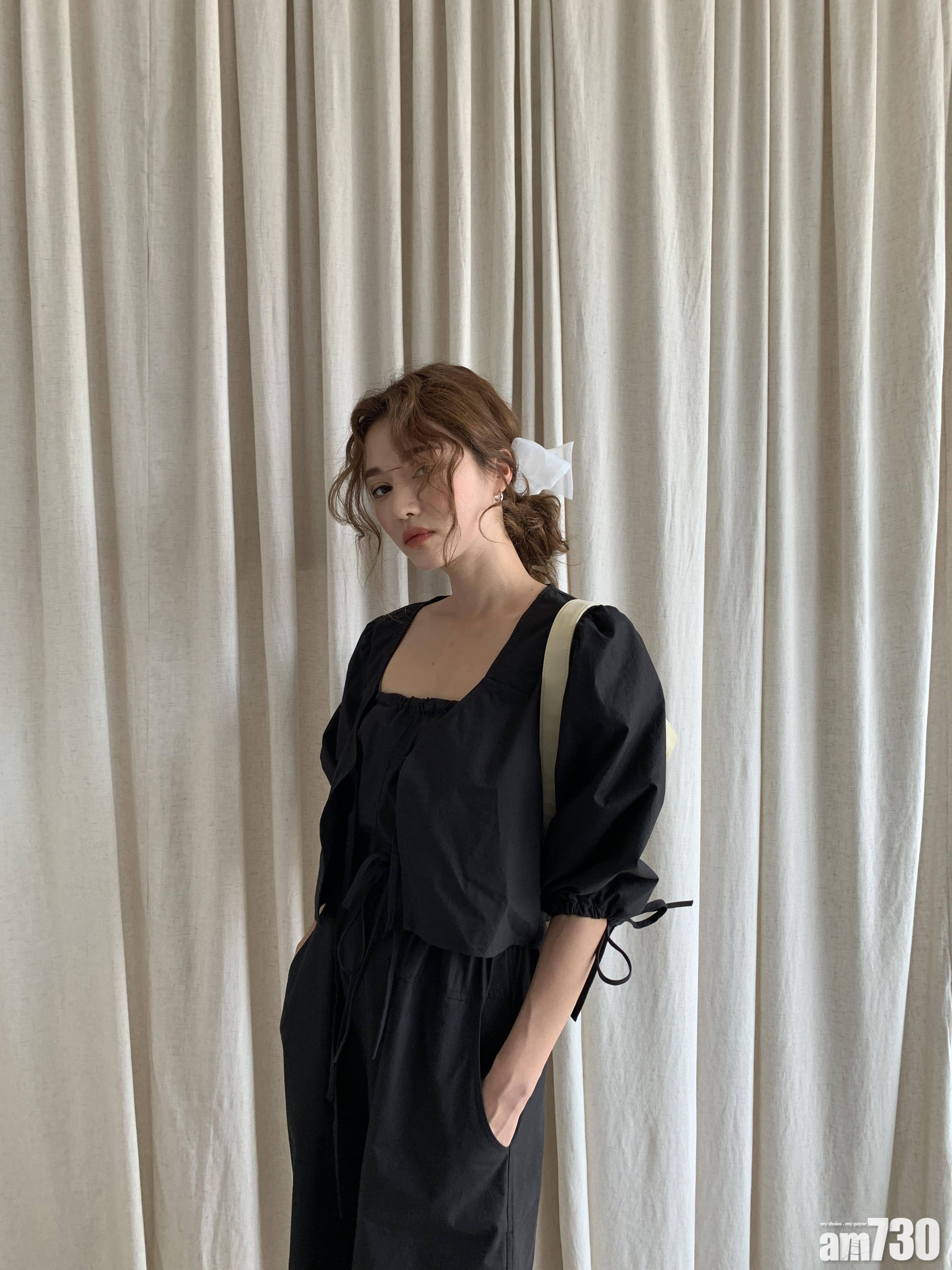 STYLENANDA旗下的副線品牌KKXX,服飾以素色為主,簡約中性,同時揉合藝術元素,蝴蝶結及束袖設計,點綴全黑打扮。$499