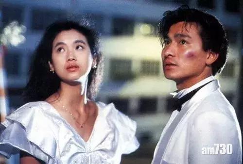 陳木勝首次執導的《天若有情》中,劉德華與吳倩蓮穿婚紗禮服騎電單車,至今仍被不少戲迷奉為經典場面。