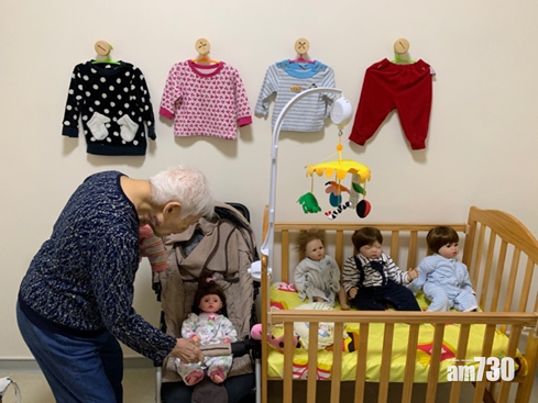 房間環境能吸引院友主動探索不同的事物,促進人與環境的互動。(明愛李嘉誠護理安老院提供)