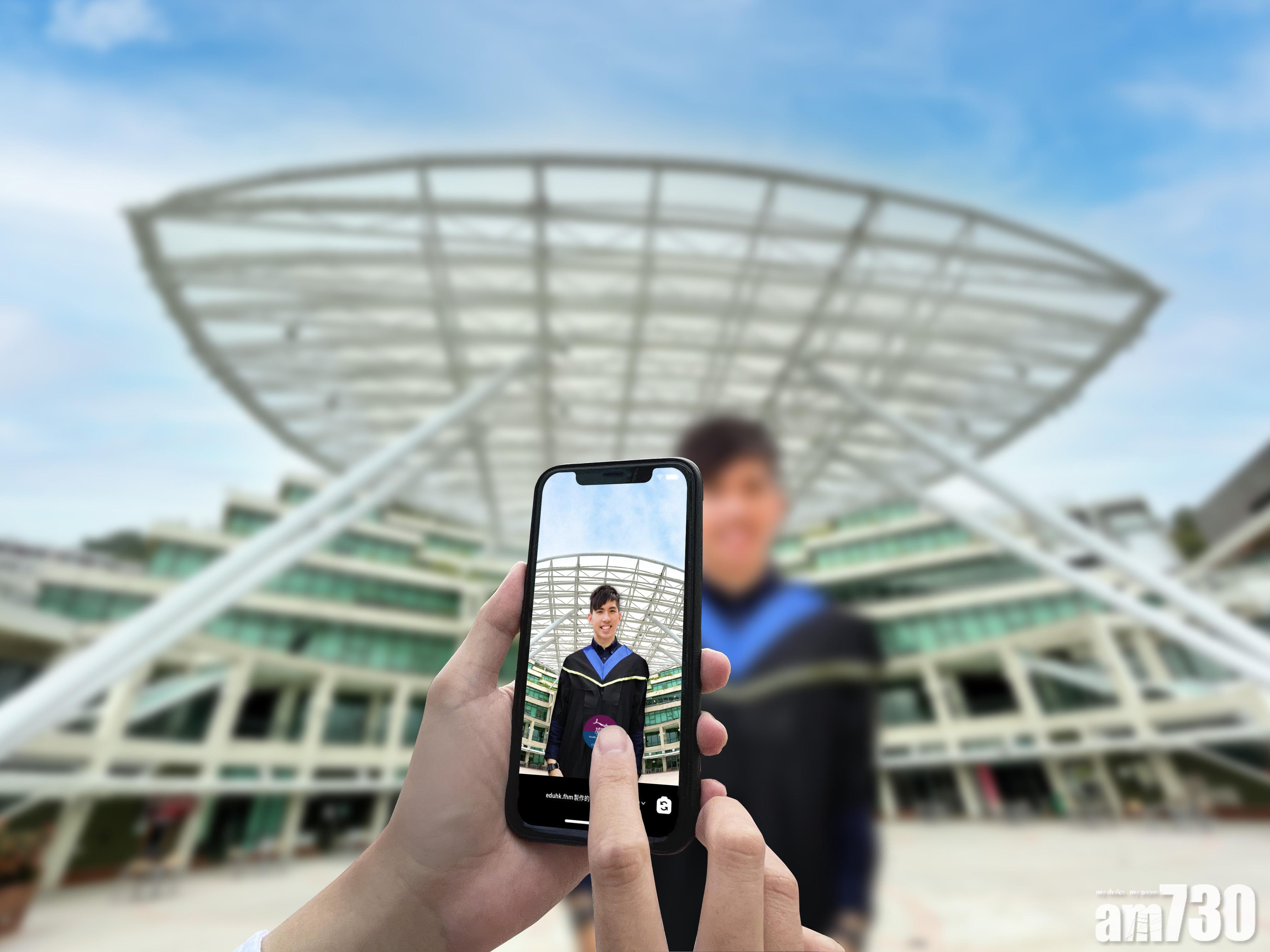 另一款以多個具教大特色的景點作背景,讓同學能「回到」教大校園拍攝畢業照。(教大人文學院提供)
