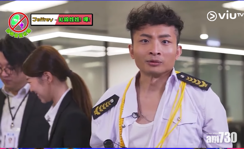 阿Dee一臉認真對著鏡頭說:「我唔夾都好似夾咗咁。」!(影片截圖)