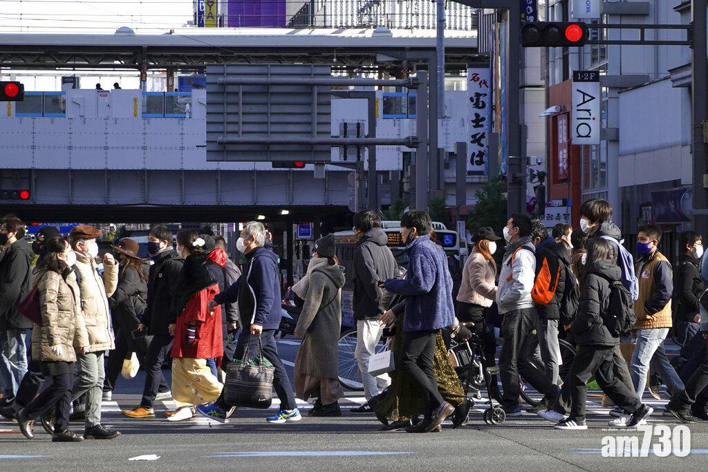 新年假期間,東京街上現人流。(美聯社)