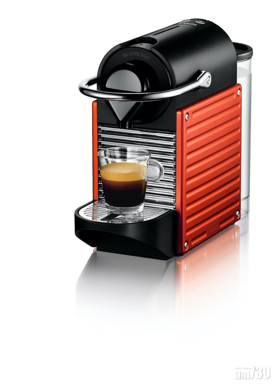 Nespresso Pixie咖啡機 $1,138(新春優惠價)
每天收到由摯愛親手沖製的溫暖牌咖啡,相信是最浪漫的禮物,品牌更在新春推出優惠,不妨趁情人節為家中添置咖啡機,每天享受甜蜜咖啡時光。
