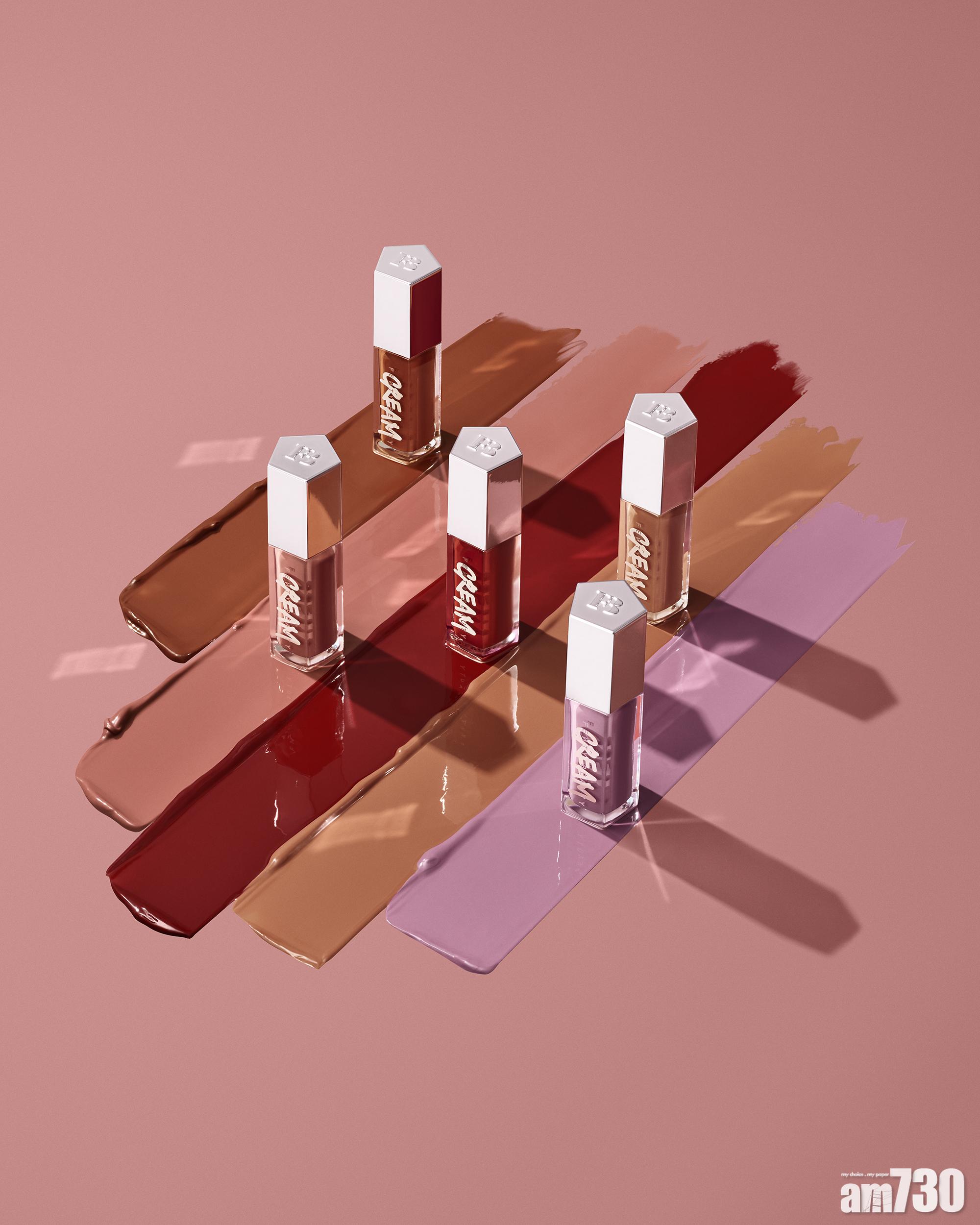 Fenty Beauty + Skin 星塵炸彈濃彩盈潤唇釉 $165
升級經典的星塵炸彈3D流光唇釉,採用全新的純色奶油質地,奶油光澤感滿滿但清爽配方,帶來豐潤雙唇,搭配蜜桃香草清香,打造醉人雙唇。
