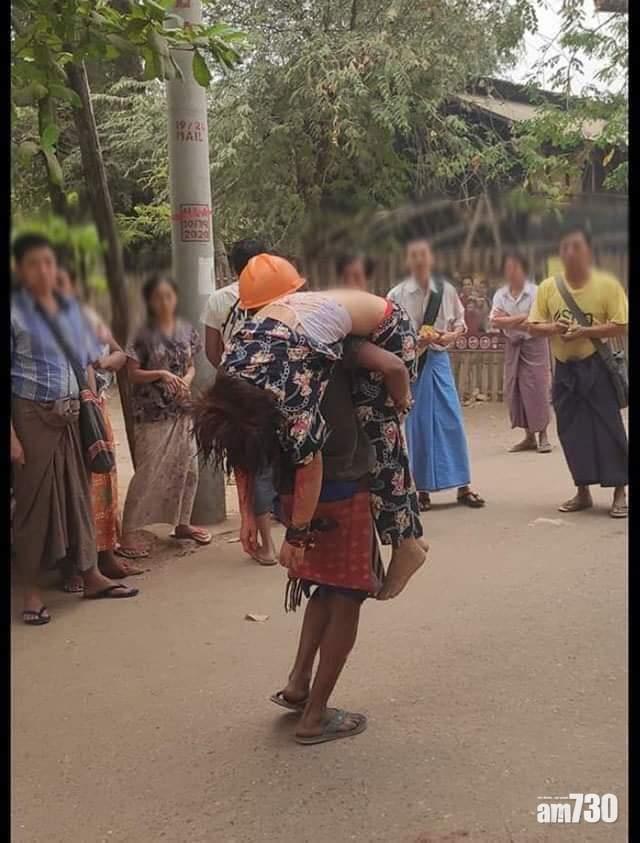 The Irrawaddy news在Twitter上傳蒙育瓦示威現場照片。(互聯網)