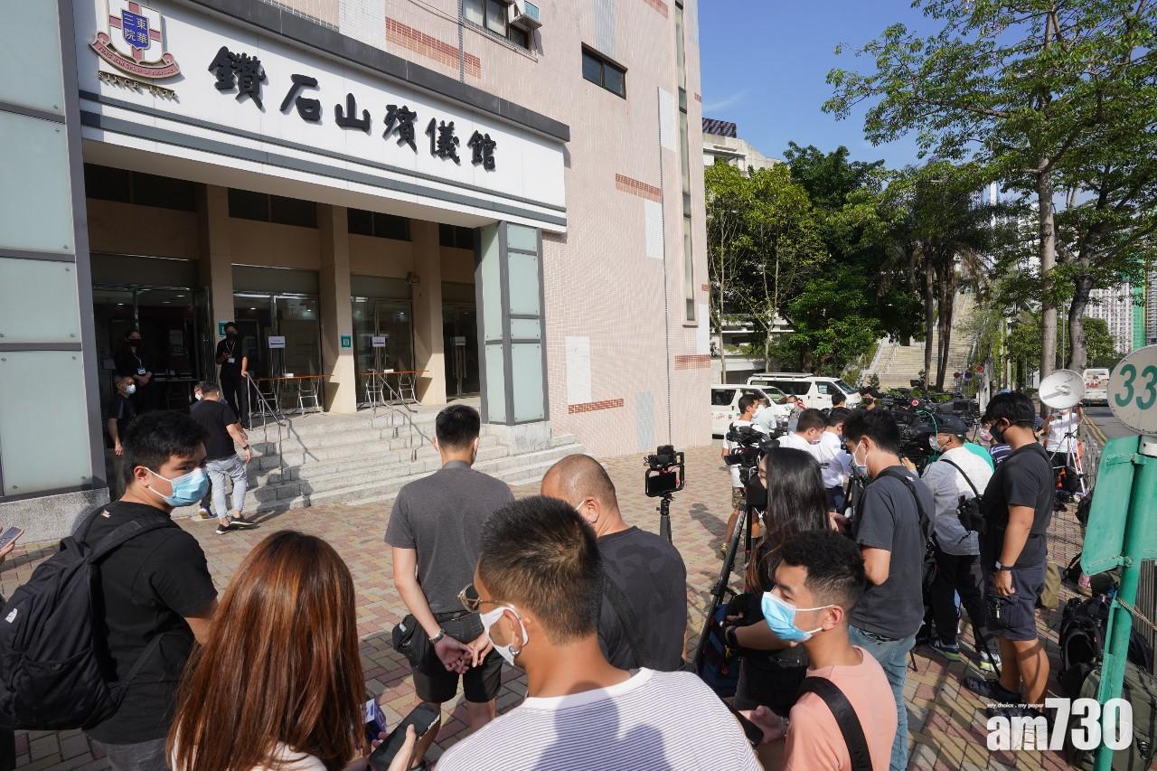 胡志偉父親今鑽石山殯儀館設靈。(陳奕釗攝)