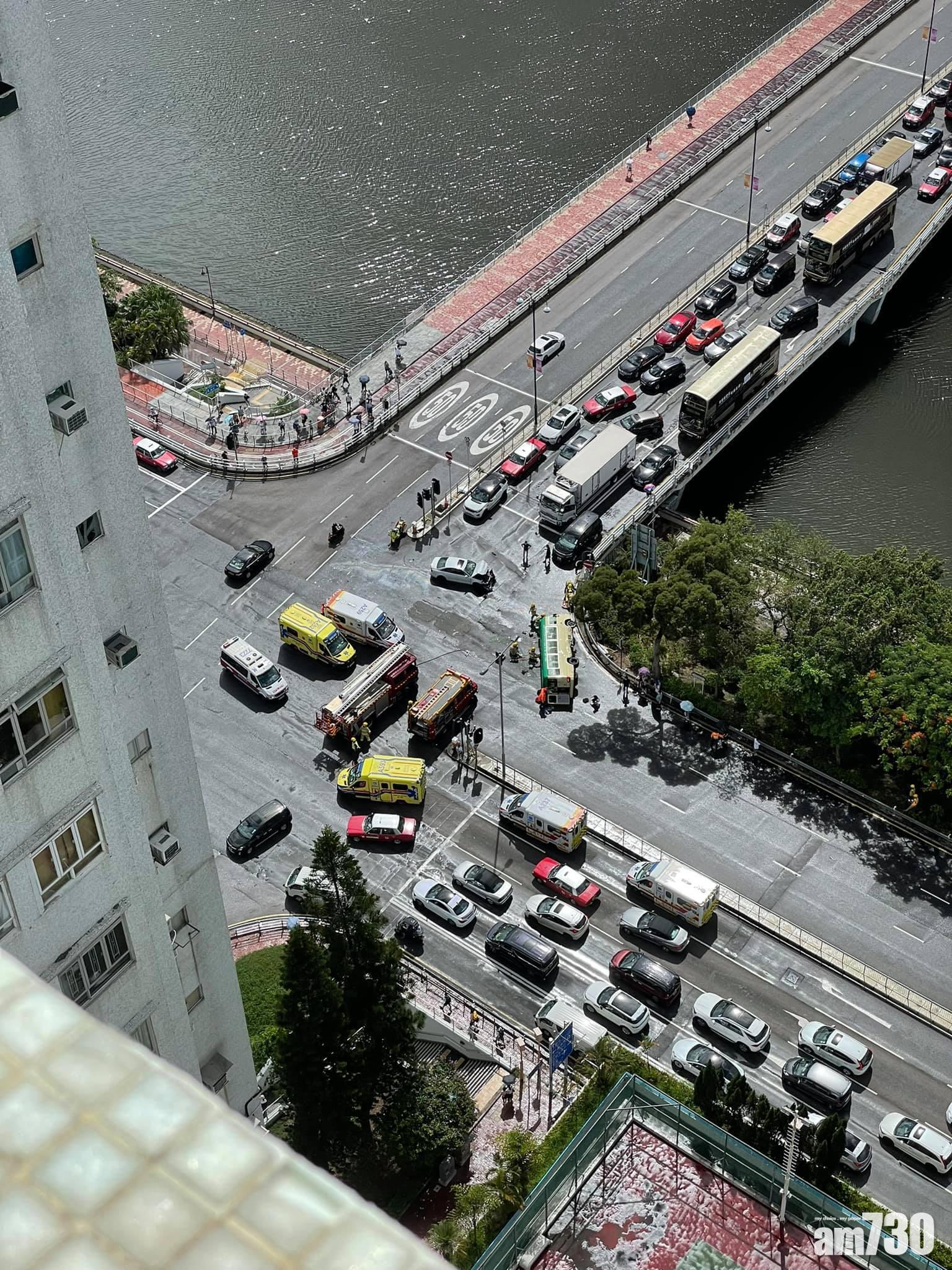 沙田大涌橋私家車與綠Van相撞。(香港突發事故報料區)