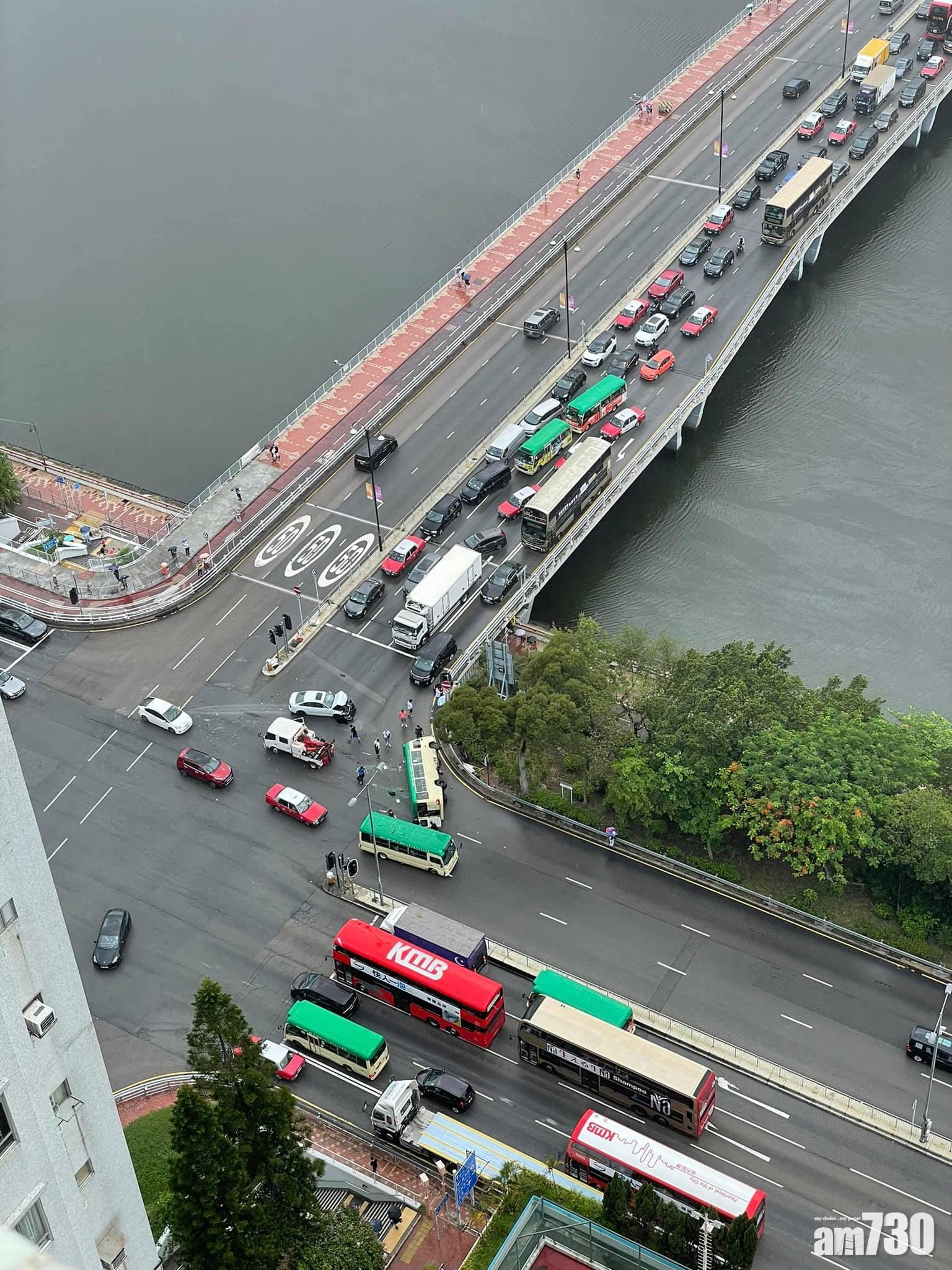 現場交通擠塞。(香港突發事故報料區)