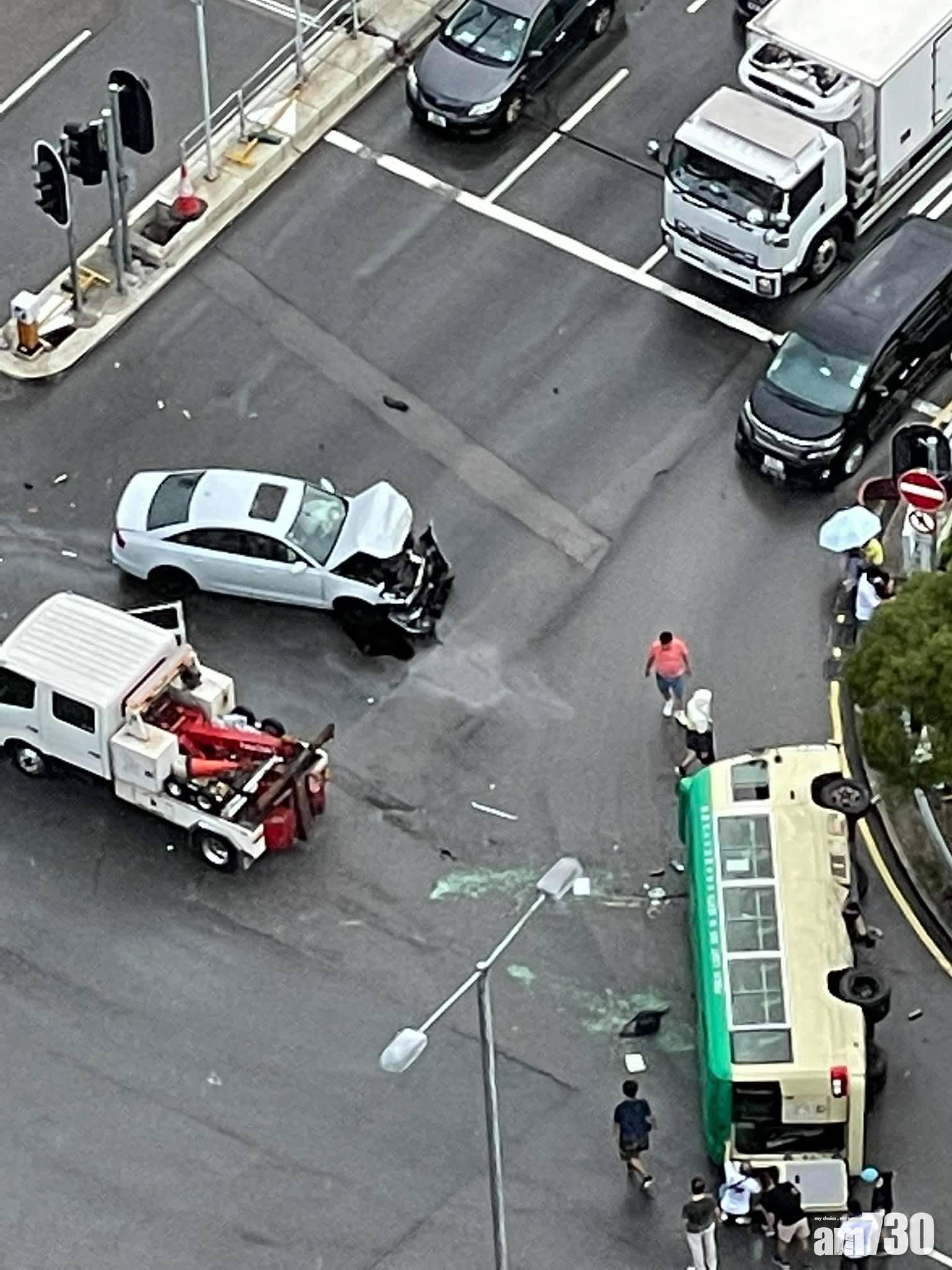 沙田大涌橋私家車與綠Van相撞。(香港突發事故報料區)