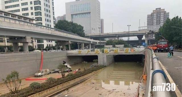 京廣快速路隧道3段隧道中,京廣北路隧道災情最嚴重。(互聯網)