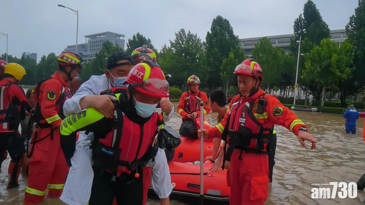 新地捐2000萬元人民幣助河南暴雨賑災,又指向每位救援人員致敬。(江苏消防@微博)