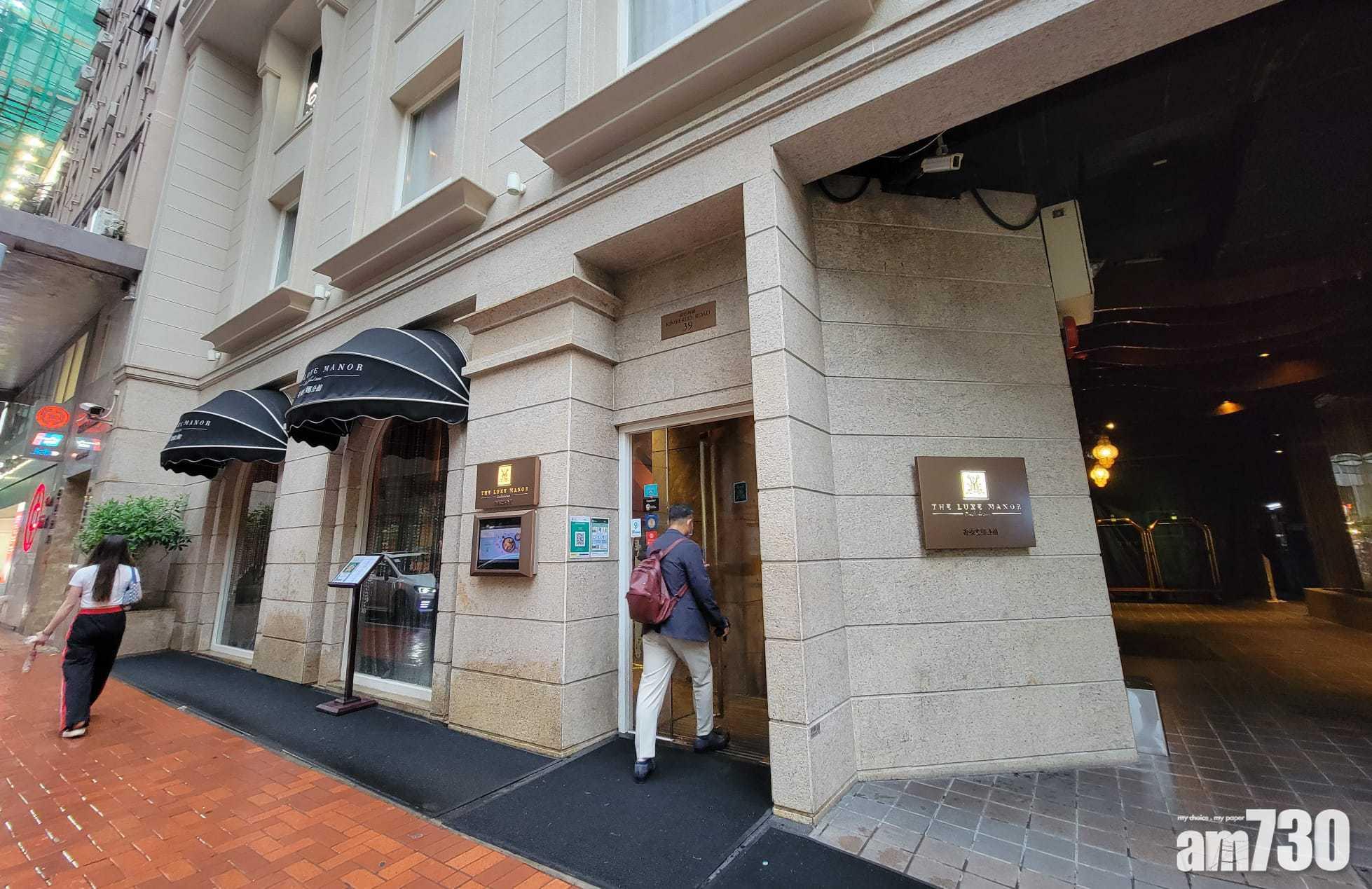 13歲女童經「回港易」抵港後,曾入住的尖沙咀帝樂文娜公館,酒店需要納入強檢。(蘇文傑攝)