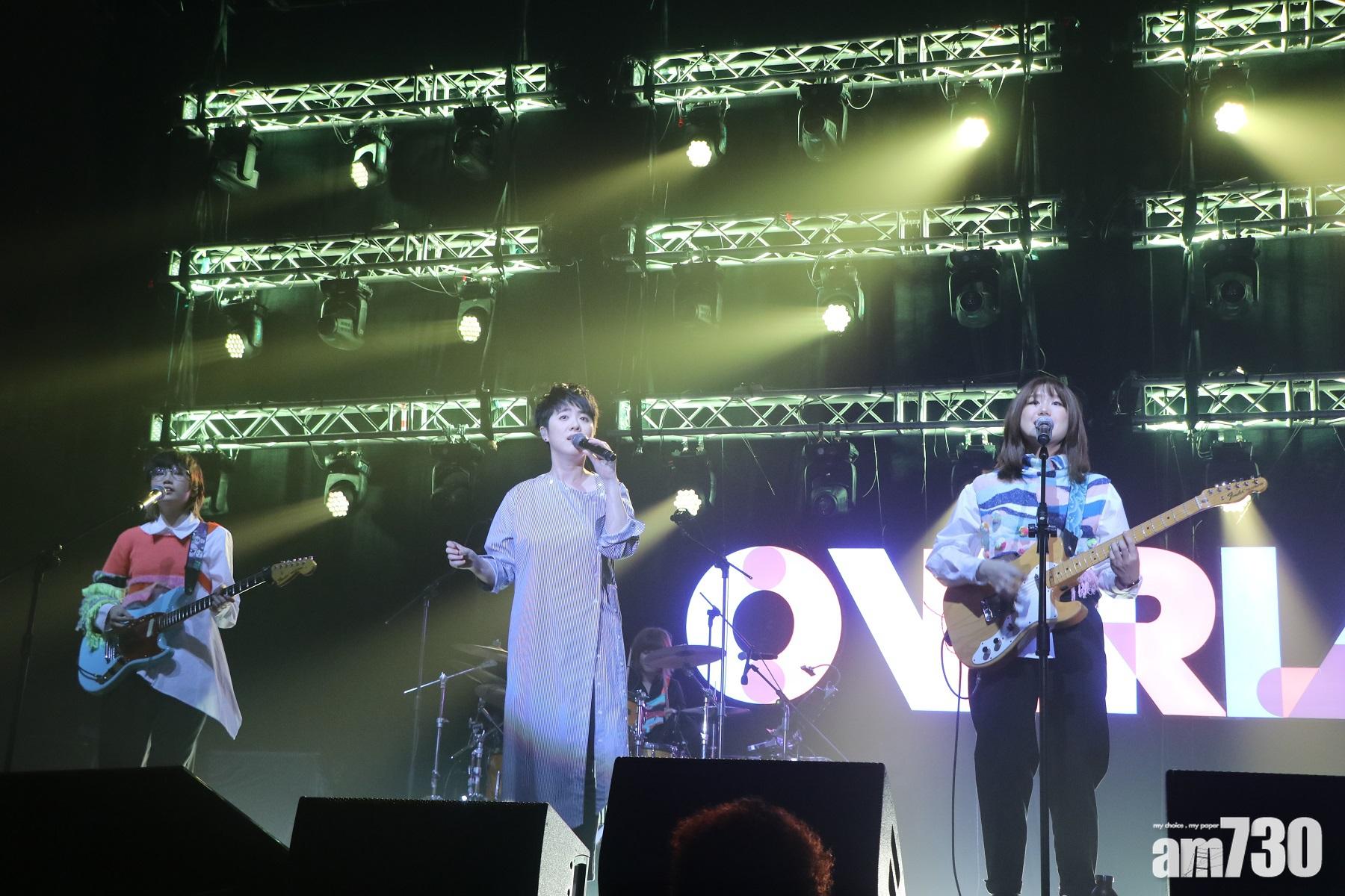 Yoyo與WHIZZ合唱首次玩Band。