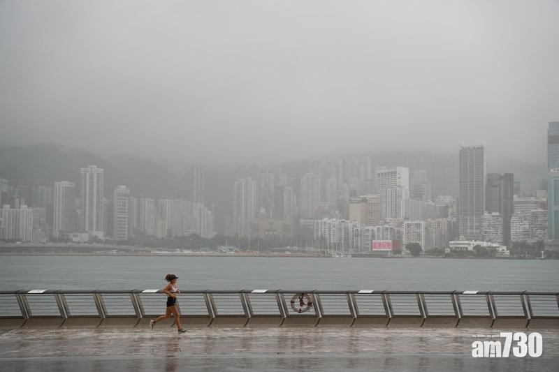天文台表示,現時影響香港東部水域的強雷雨帶可能在未來一兩小時影響本港其他地區。(資料圖片)