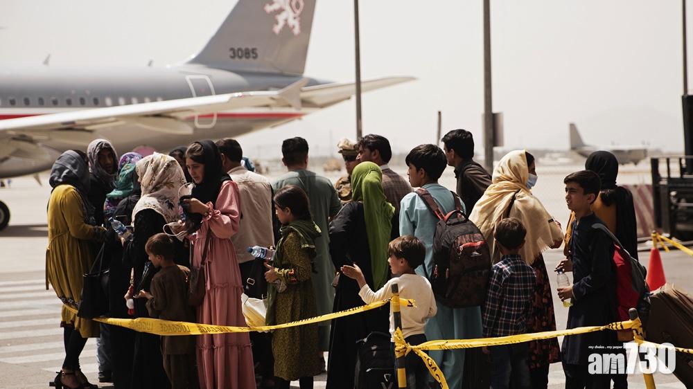 俄羅斯:願意派飛機接阿富汗人走,美國:已撤走7000人。(AP)