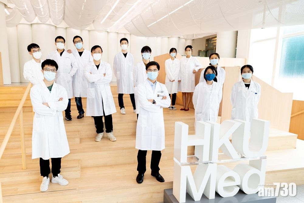 港大醫學院藥理及藥劑學系、李達三博士研究中心助理教授以及生物醫藥技術國家重點實驗室首席調查研究員汪衛平博士(前排左二)和研究團隊。