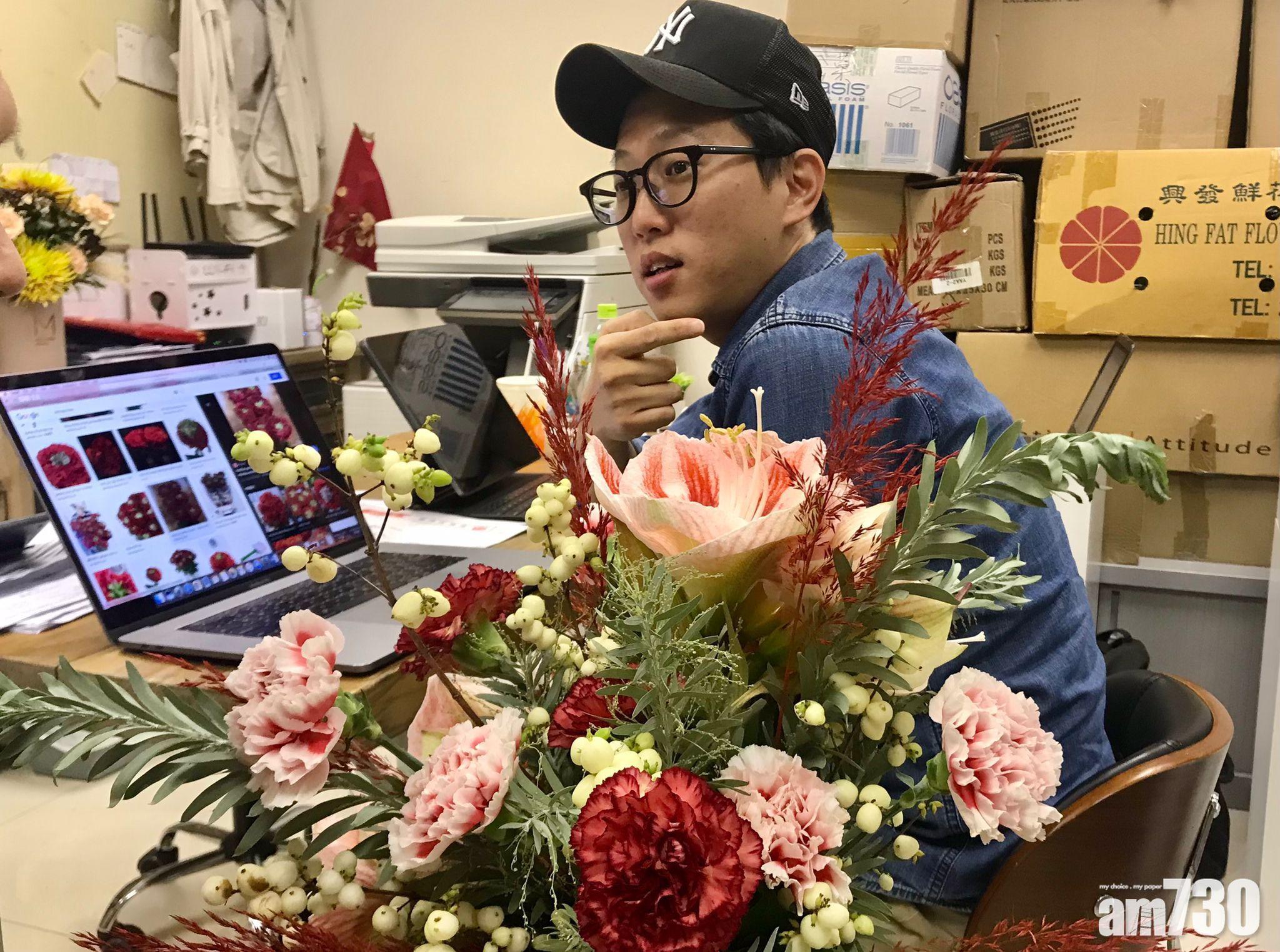 Ken除了會親自送花,每次送花前都會仔細檢查花束,希望將最好的花束送到收花人手上。