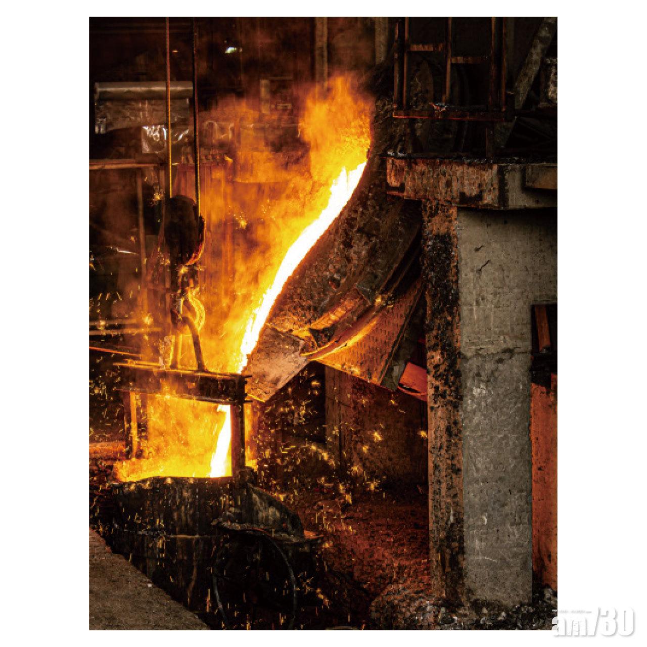 合豐鐵工廠製造渠蓋有多個工序。(受訪者提供)