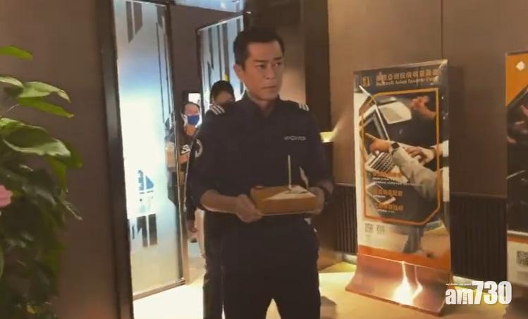 同樣本月生日的古天樂,為26日生日的黑仔炮製驚喜。