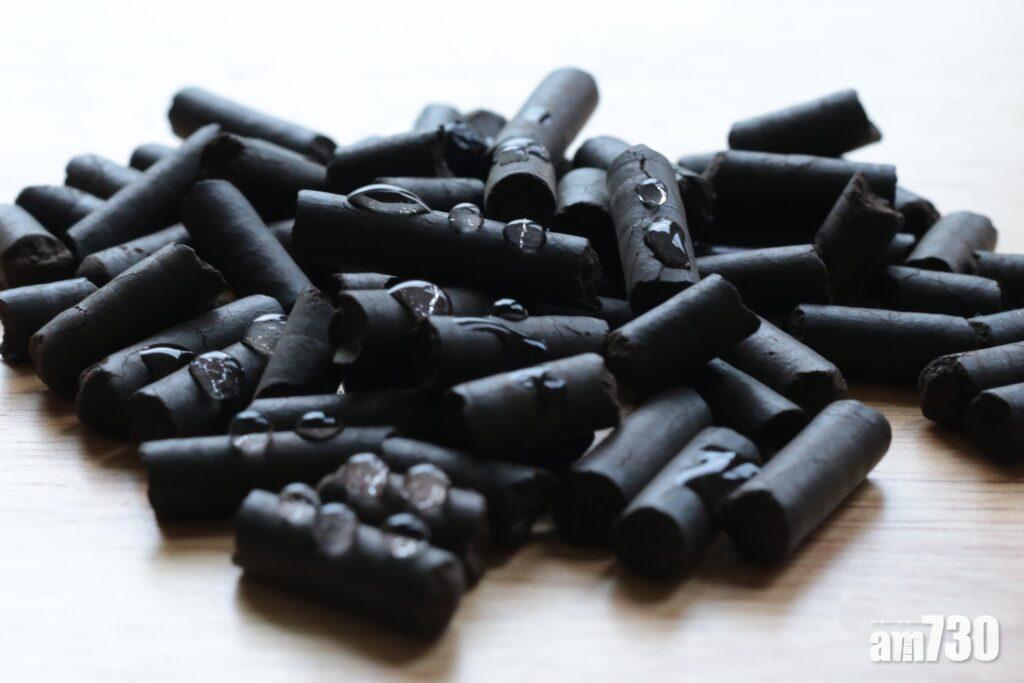 生物煤(bio-coal)是指生物質在生長時吸收二氧化碳,再經由生物質在缺氧狀態下的熱解而製成。