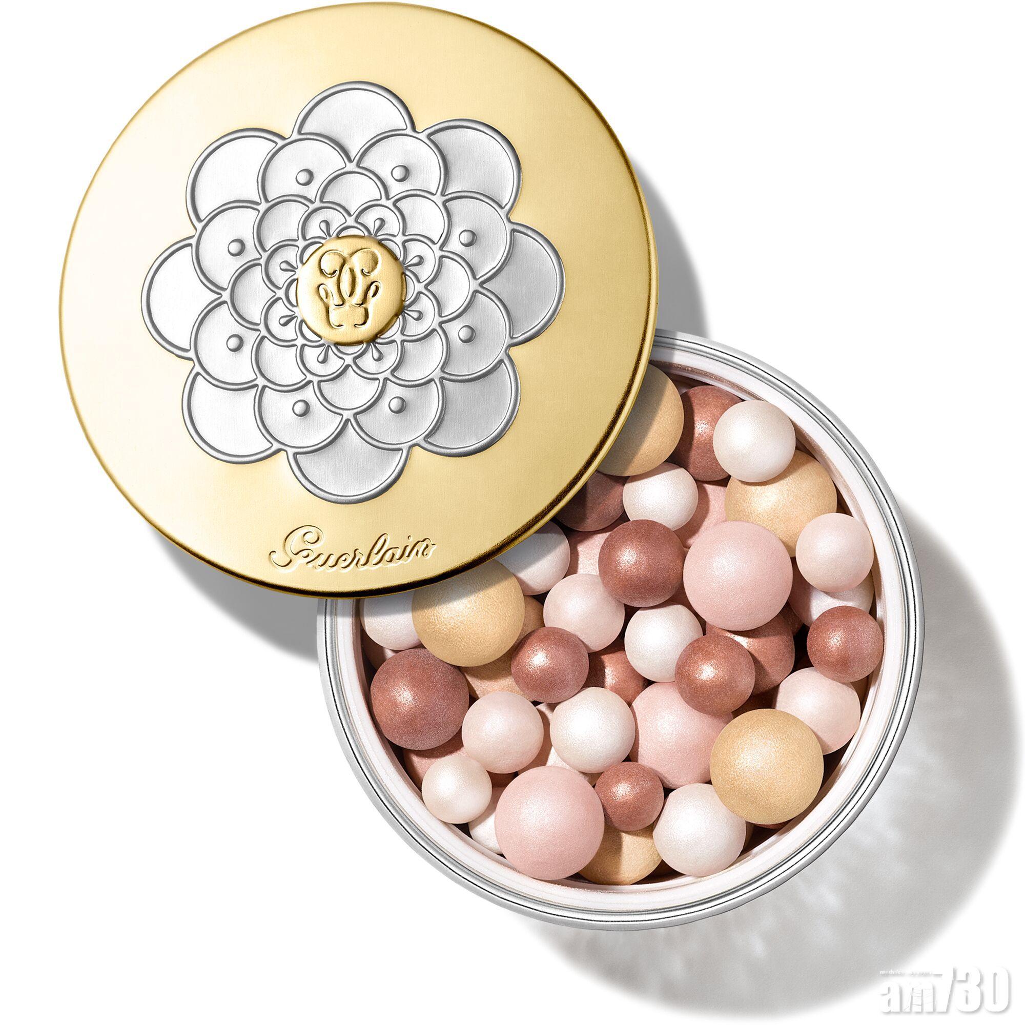 賣明亮感:GUERLAIN Météorites 璀璨蜂願幻彩流星彩妝粉盒 $510/25g
幻彩流星彩妝粉包括粉紅色和全息3D金色珠粉,以化妝掃輕沾珠粉點染臉龐,令膚色立時煥變為明亮美色。