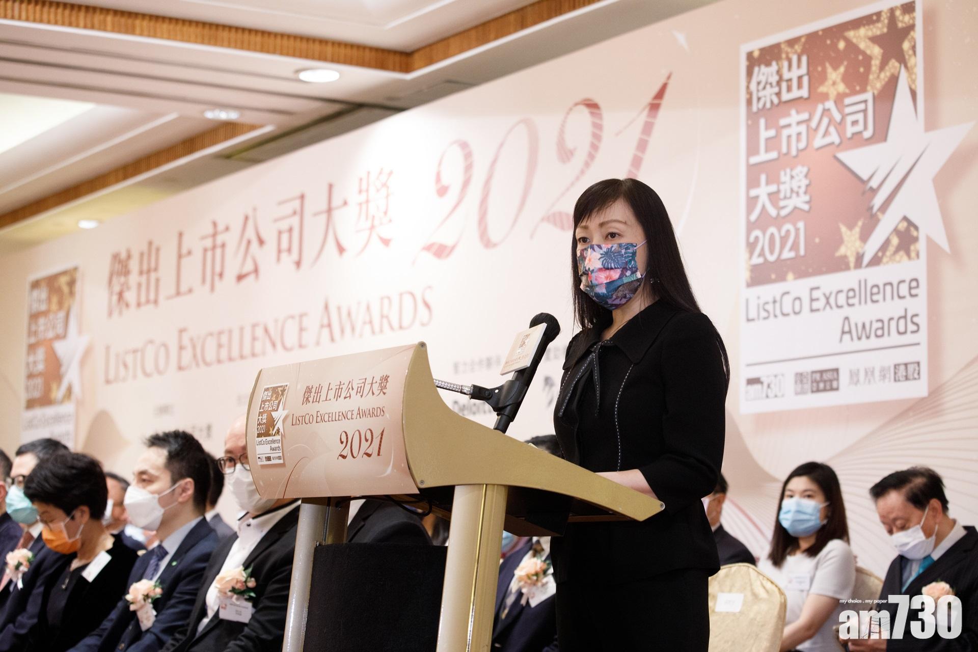 傑出上市公司大獎籌委會主席鄭燕華表示,香港經濟反彈7.8%,失業率由去年7.2%下跌至今年的4.7%,反映香港經濟逐步復甦。(蘇文傑攝)